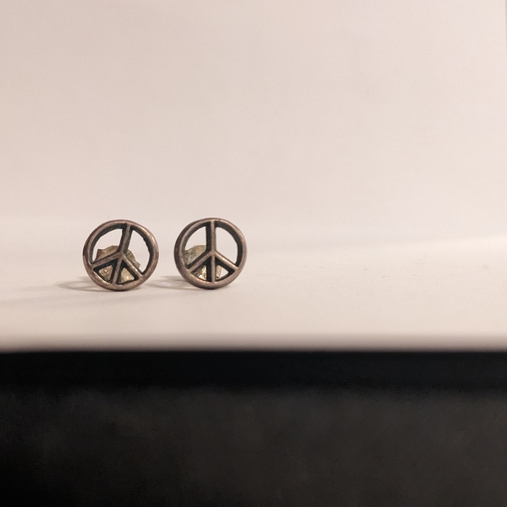 Peace stud earrings